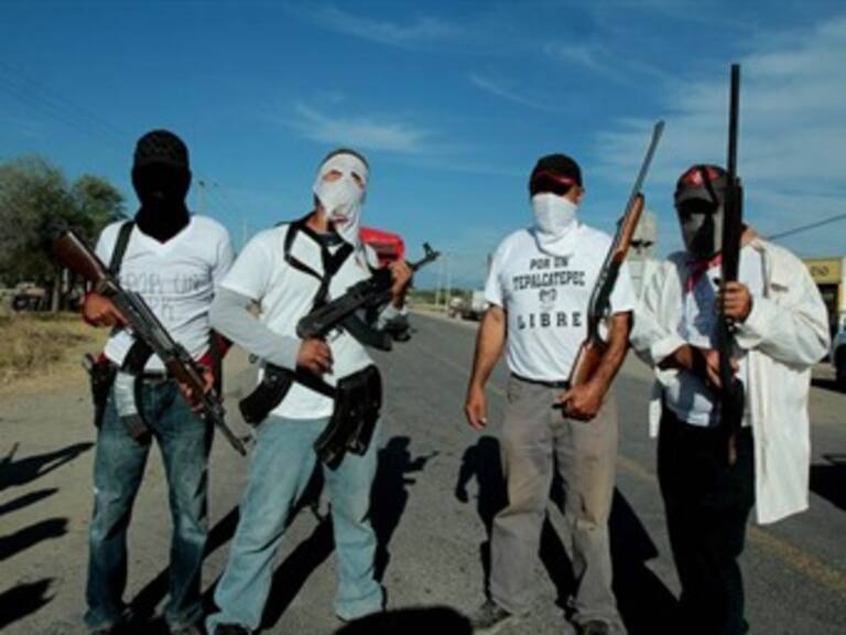 Se reúnen autodefensas y gobierno, buscan acuerdos