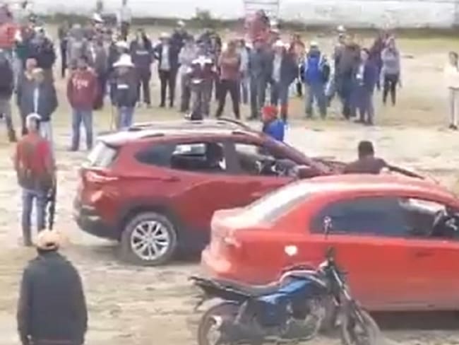 Enfrentamiento entre civiles y La Familia Michoacana deja 14 muertos