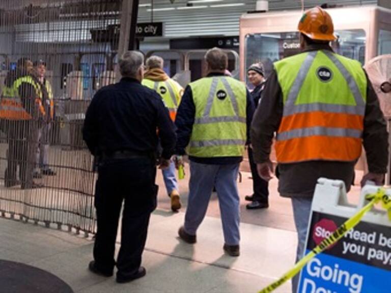 Deja 30 lesionados descarrilamiento de tren urbano en Chicago
