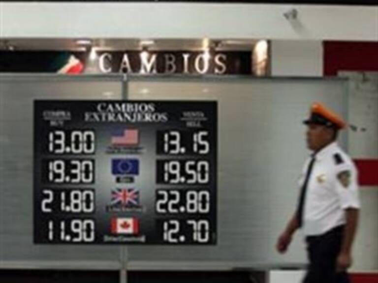 En $14.03 a la venta el dólar en el AICM