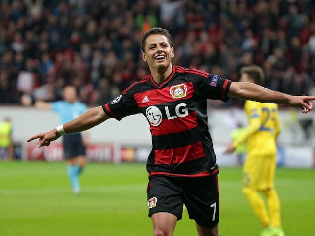 Chicharito colaboró con gol y asistencia en goleada del Bayer Leverkusen