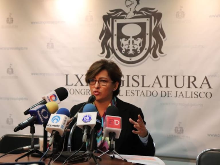 Mónica Almeida reprueba las discusiones entre Salvador Caro y Enrique Aubry
