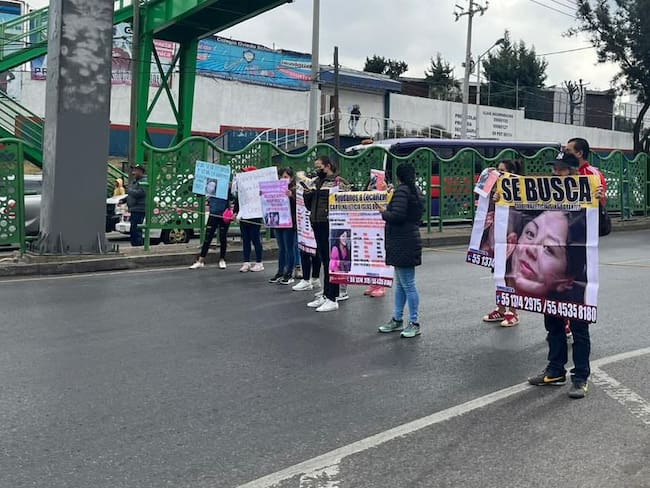 Caos vial por bloqueo de manifestantes en la salida a Cuernavaca