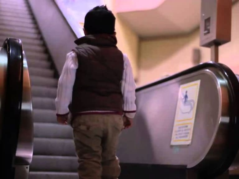 Niño pierde mano en escaleras eléctricas del Metro Tacubaya