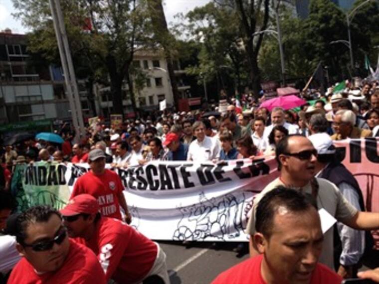 Marcha de Cuauhtémoc Cárdenas contra la Reforma Energética.Victor Sandoval, reportero