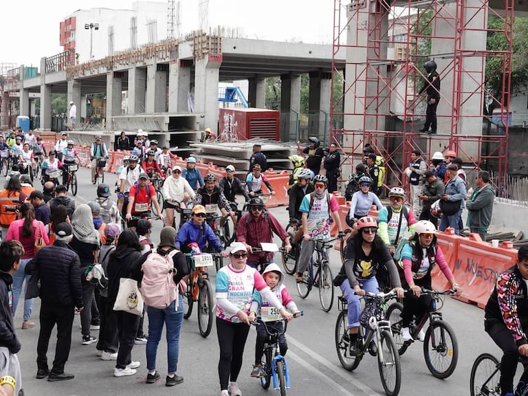 En la CDMX, la tendencia es que todas avenidas principales tengan ciclovía, por lo que es mejor acostumbrarse, pero el paso elevado “no tiene razón de ser”, señala urbanólogo.FOTO: CAMILA AYALA BENABIB / CUARTOSCURO.COM