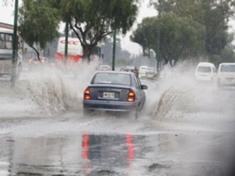 Mil 240 casas afectadas por lluvias en el DF