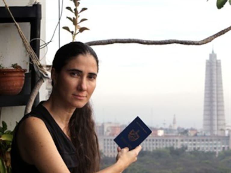 Reciben en la Casa Blanca a bloguera cubana Yoani Sánchez