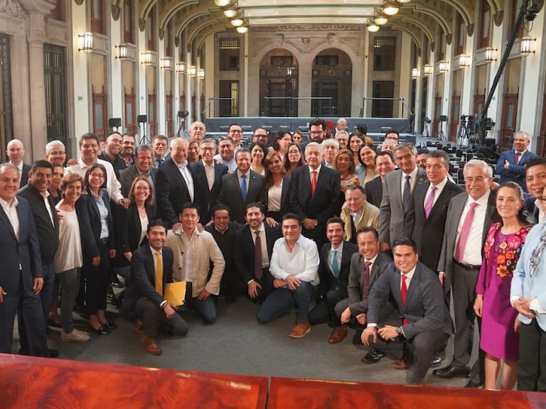 Recibe el presidente López Obrador a gobernadores de Morena y aliados