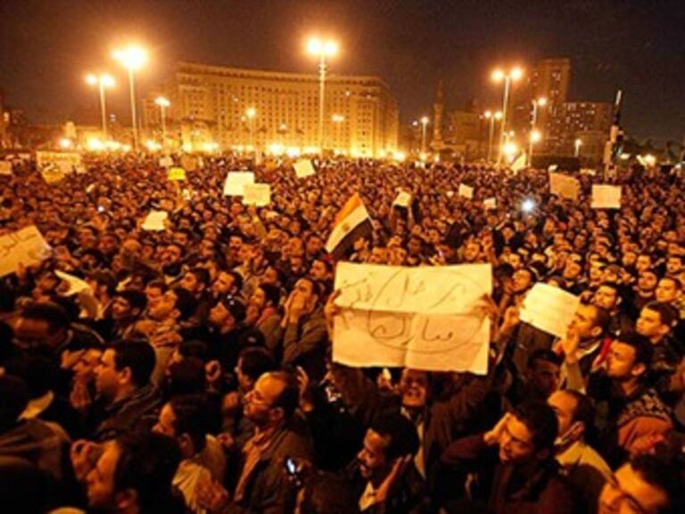 Aumenta tensión en Egipto por versiones contradictorias sobre Mubarak