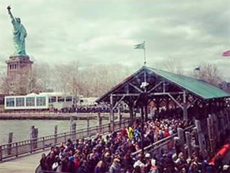 Evacúan Estatua de la Libertad por paquete sospechoso