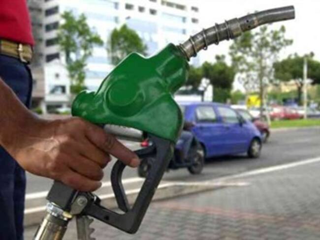 Piden en Panamá evitar pánico por aumento de combustibles