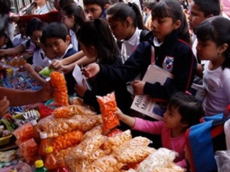 Expulsan senadores comida chatarra de escuelas
