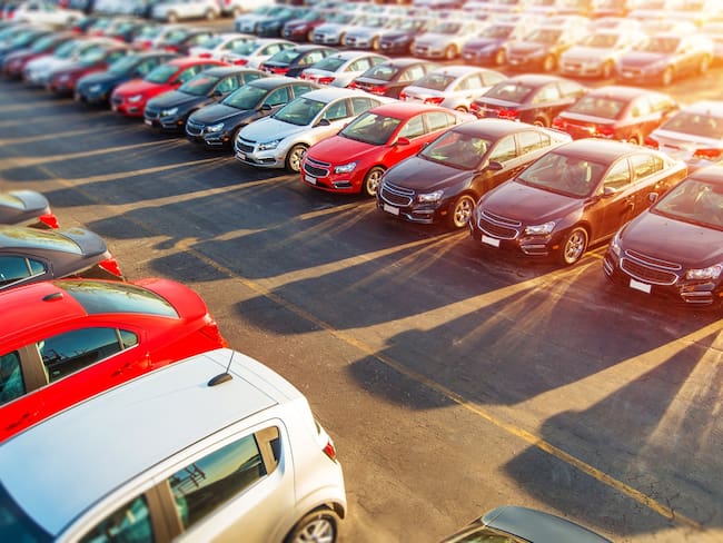 Venta de vehículos en México crece 2.3% en agosto y supera el millón