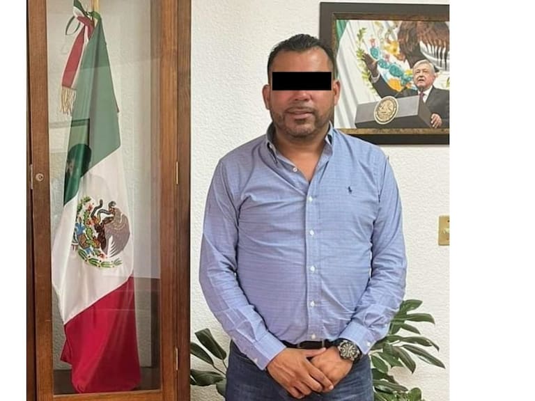 El alcalde fue detenido afuera de una plaza comercial de la capital de San Luis Potosí