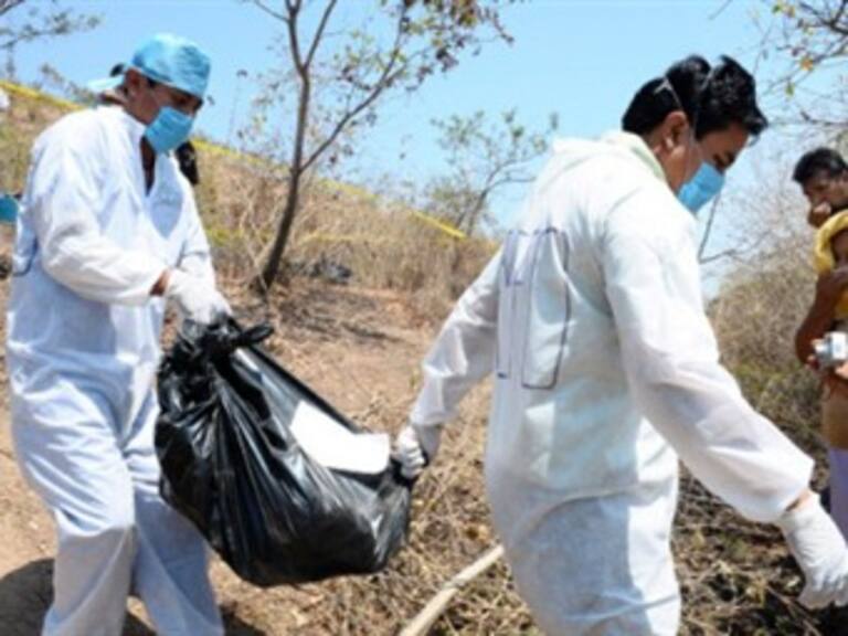 Encuentran en Acapulco 6 cuerpos en fosa clandestina
