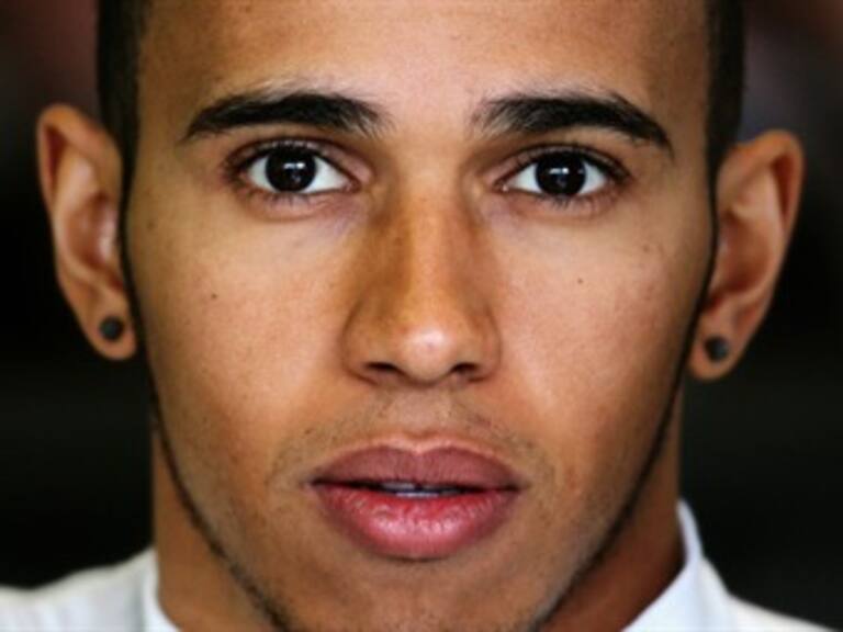 Hamilton no tendrá sanción por desobedecer la orden de equipo