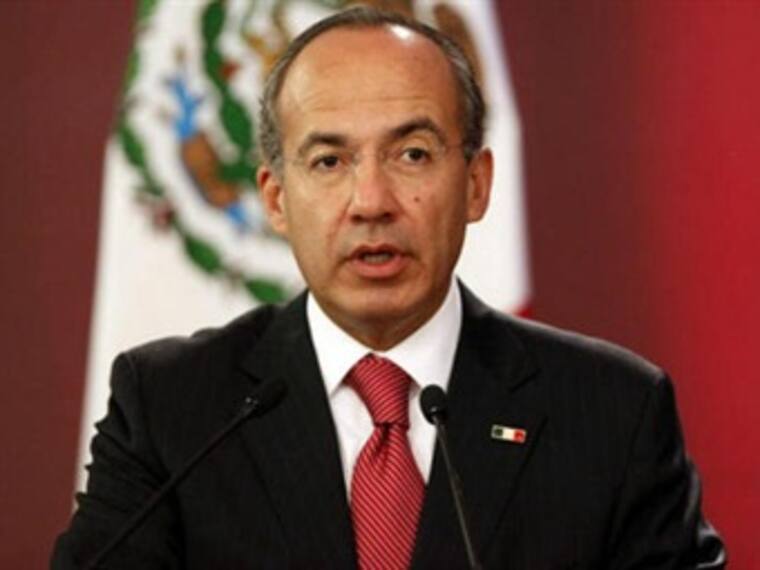 Inaugura FCH monumento en memoria de soldados y marinos caídos en lucha contra el narco