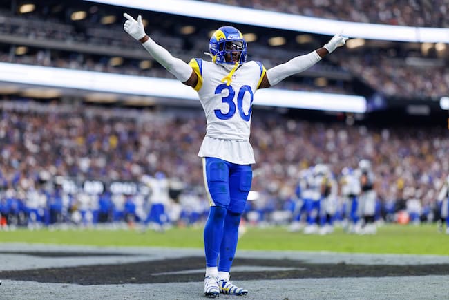 Los Rams vencieron 35-21 a los Raiders
