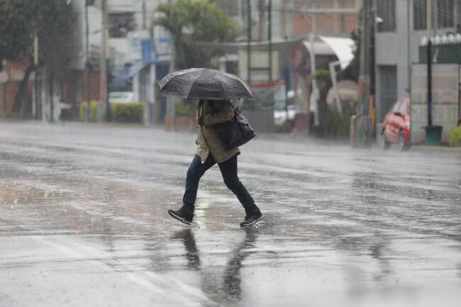 Ondas tropicales aumentan presencia de lluvias intensas en estos estados