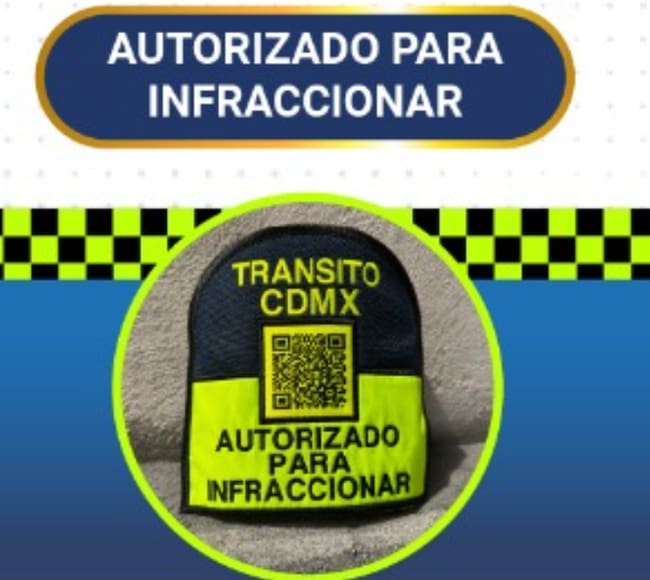 Brazalete con código QR de policía autorizado para infraccionar en CDMX