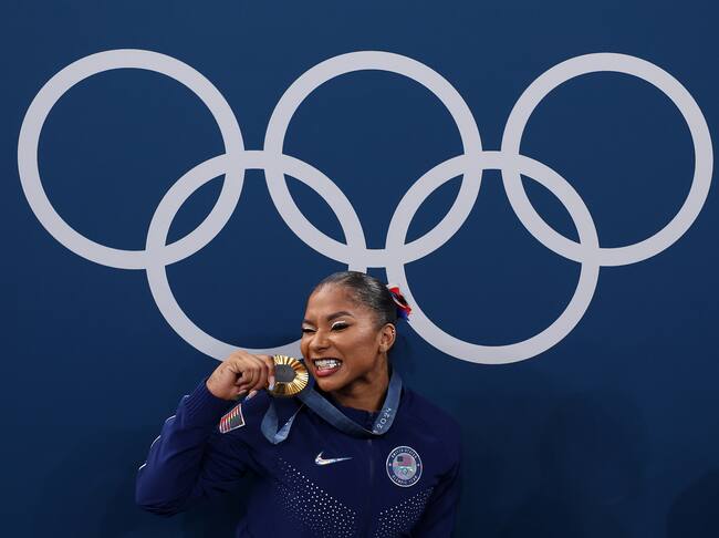 Jordan Chiles recibió una medalla de bronce en París 2024.