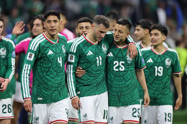 Edson Álvarez, Santiago Giménez y Roberto Alvarado
