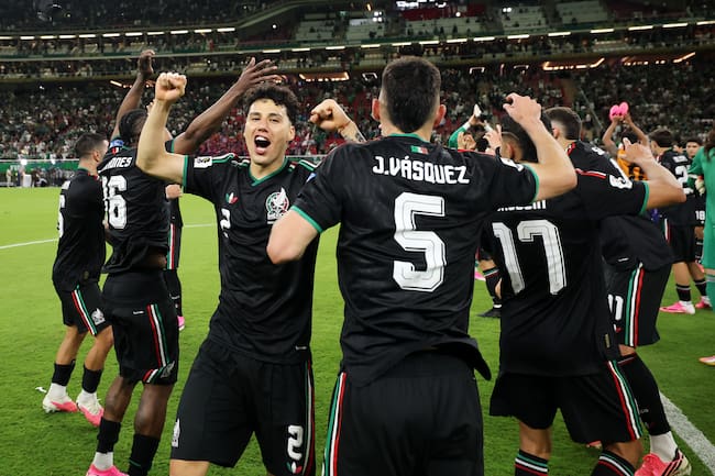 Jugadores festejando