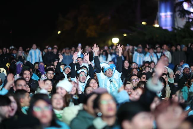 Fans observando a Argentina en Buenos Aires