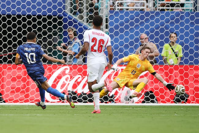 Primer gol de Mbappé ante Inglaterra