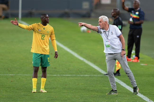 Hugo Broos dirigiendo a la Selección de Sudáfrica