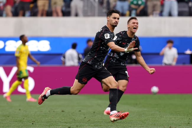Stephen Eustáquio anotó el gol de triunfo