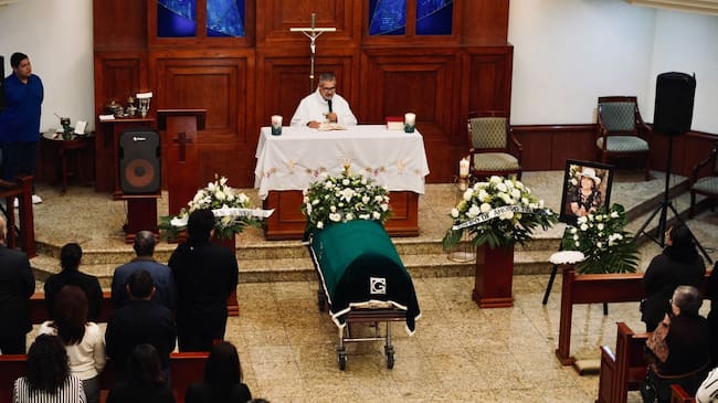 Con una misa de cuerpo presente la subdirectora Nedy Edith Nevárez, subdirectora de la Secundaria Número 13 fue despedida.