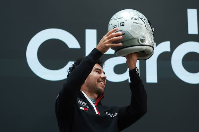 Checo Pérez revela el casco con Cadillac para su Gran Premio 300 en la F1.