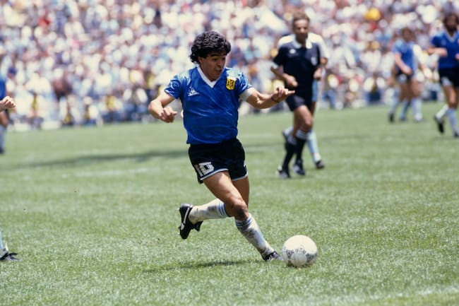 Diego Maradona contra Inglaterra en el Estadio Azteca