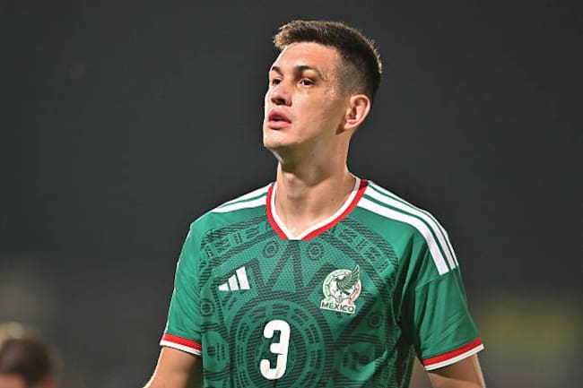 César Montes con la Selección Mexicana
