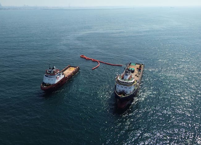 El derrame de hidrocarburo en el Golfo de México, alcanza más de 300 kilómetros cuadrados afectando principalmente las costas de Veracruz y Tabasco.