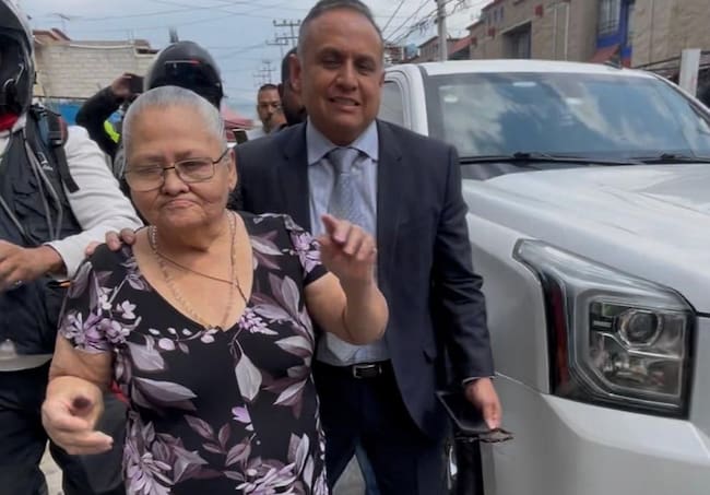 El martes 7 de abril la señora Carlota “N” y sus abogados presentarán las pruebas como el video de la FGJ Edomex, con el que buscarán sustentar defensa propia, detalló su hijo y abogado, Arturo Santana.