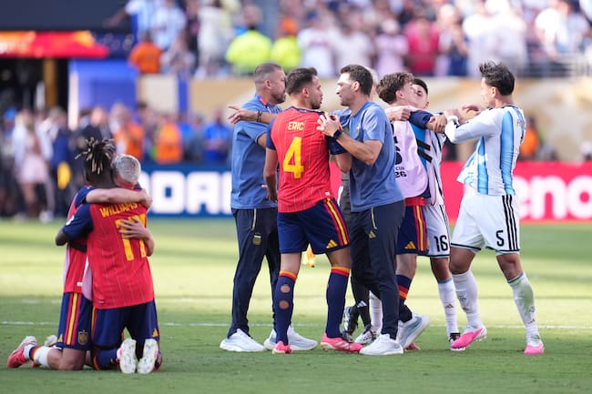 Altercado entre Argentina y España después del silbatazo final