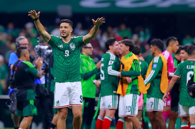 Raúl Jiménez celebra gol