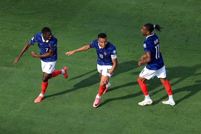 Ousmane Dembélé, Kylian Mbappé y Michael Olise