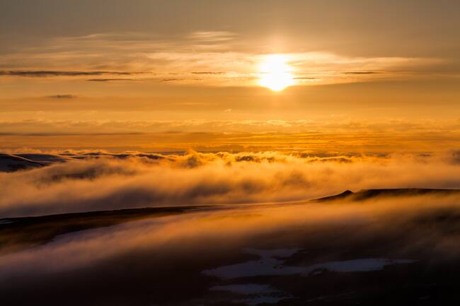 Amanecer visto desde las nubes
