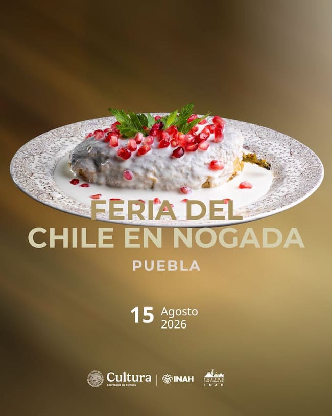 Cartel de la Feria del Chile en Nogada con fecha del 15 de agosto y experiencia gastronómica organizada por el INAH para celebrar la temporada de este tradicional platillo mexicano.