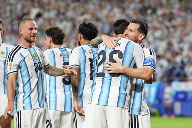Argentina celebra gol de Messi
