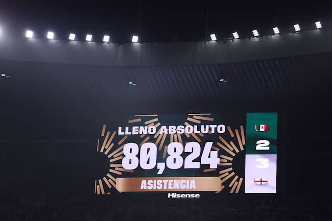 Estadio lleno en el juego de México vs Inglaterra