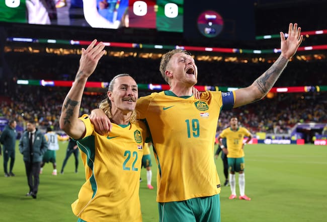 Harry Souttar y Jackson Irvine