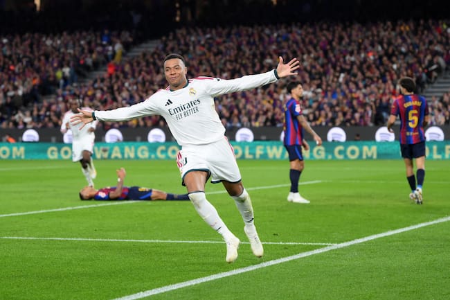 Mbappé marcó doblete para vencer al FC Barcelona