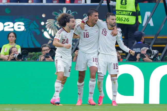 Celebración del gol de Álex Baena