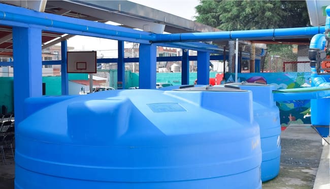 Comités de padres de familia son capacitados para la implementación de los sistemas de captación de agua de lluvia, mismo que han sido replicados en las comunidades.