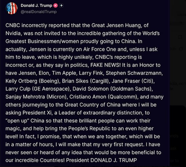 El presidente Donald Trump corrigió la plana a CNBC, refiriendo que el CEO de Nvidia sí lo acompañó a China.